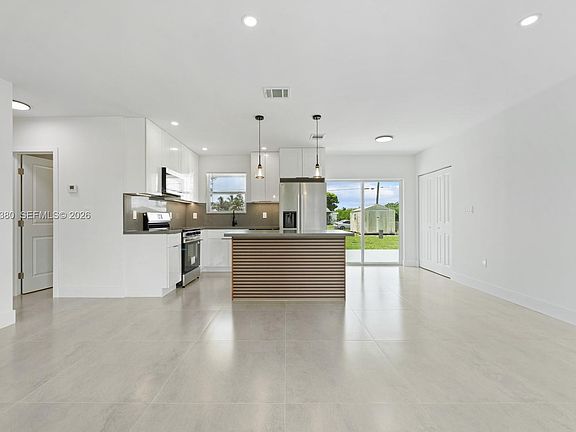 4th image of 1500 NW 11th St
