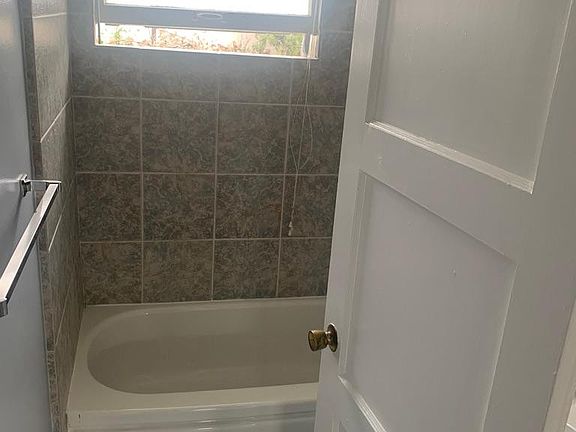 4th image of 175 Lakeside Ave #B
