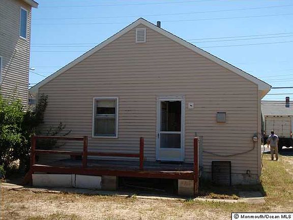 2nd image of 1912 S Bay Ave