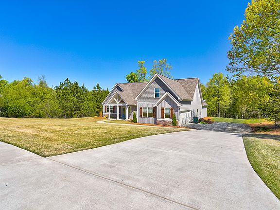 2nd image of 44 Village Ridge