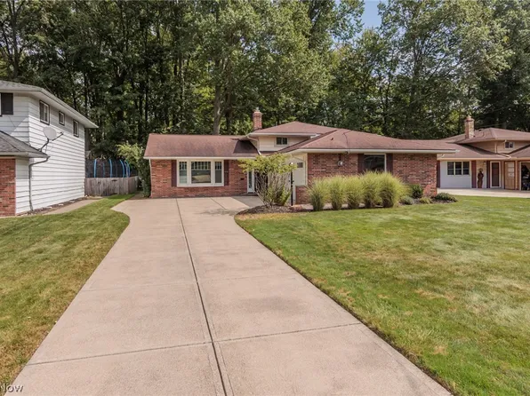 4143 Brendan Ln, North Olmsted, OH 44070