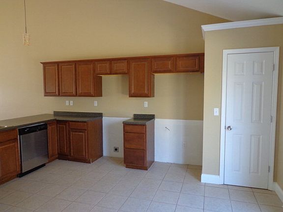 4th image of 91 Woodlawn Dr