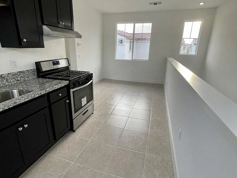 278 E Lawson Ave — Photo 5
