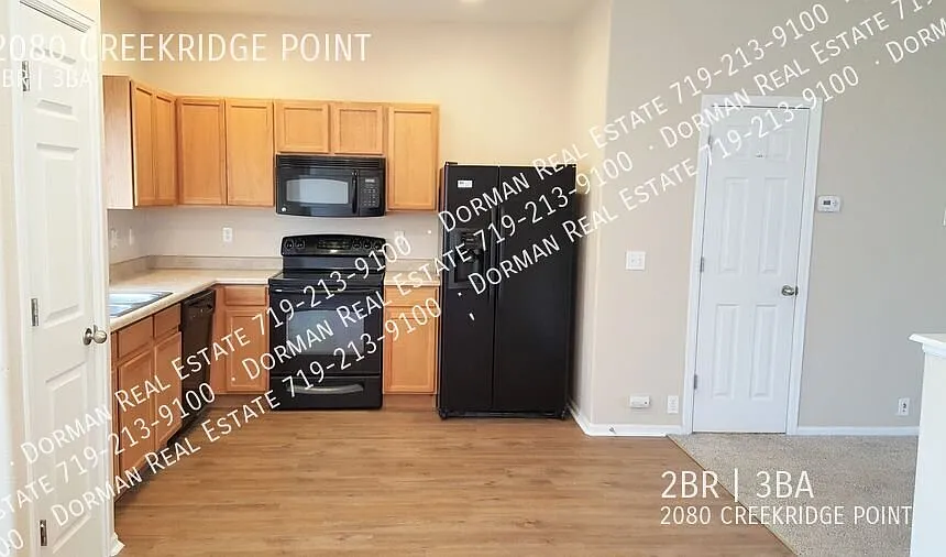 Cute and Cozy Townhome with 2 Separate Primary Suites and Central AC! — Photo 4