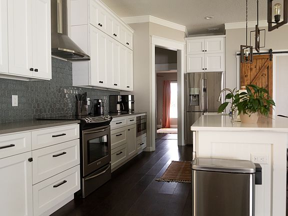 4th image of 13817 Via Roma Cir