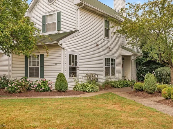 375 Vista Cir Unit 23C, North Olmsted, OH 44070