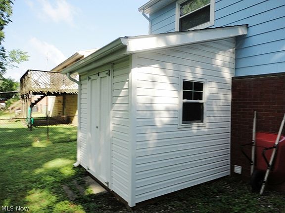 3rd image of 1045 Orlo Dr NW