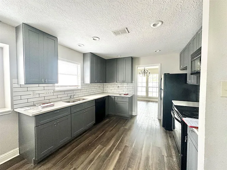 2523 Castle Pl — Photo 8