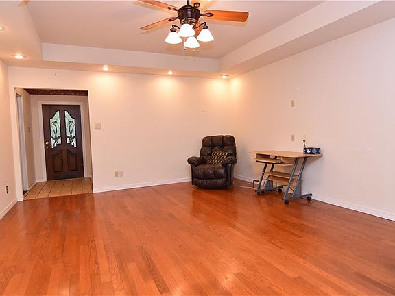 3rd image of 1134 Hilltop Dr