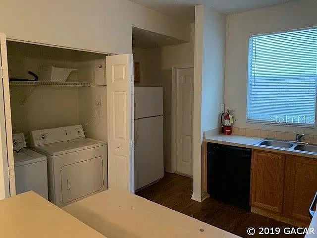 2 bed, 2.5 bath, 1176 sqft, $1,400 — Photo 4