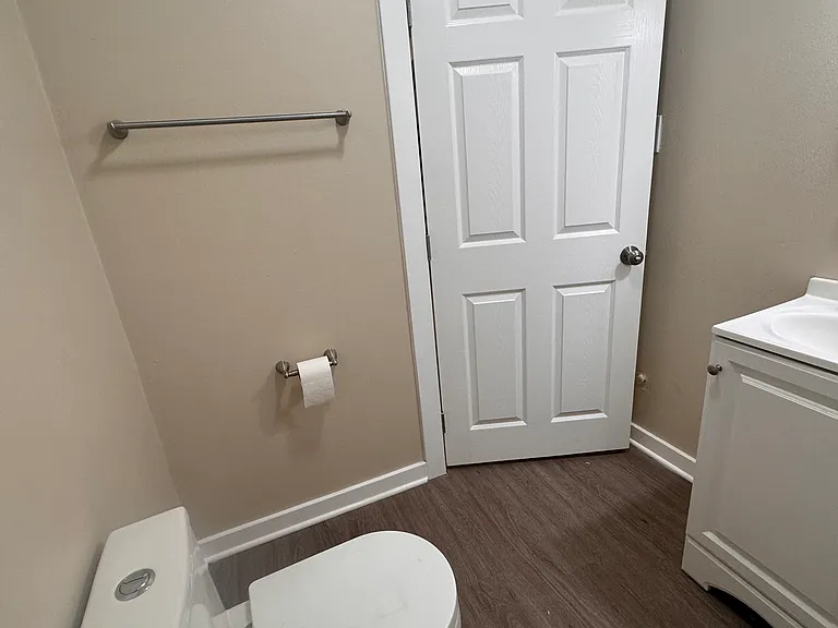 605 E 2nd St #4 — Photo 3