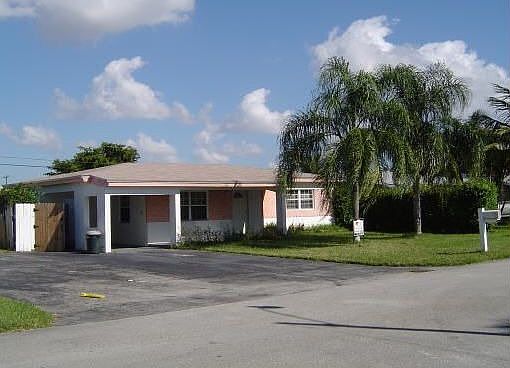 2nd image of 6871 SW 27th St