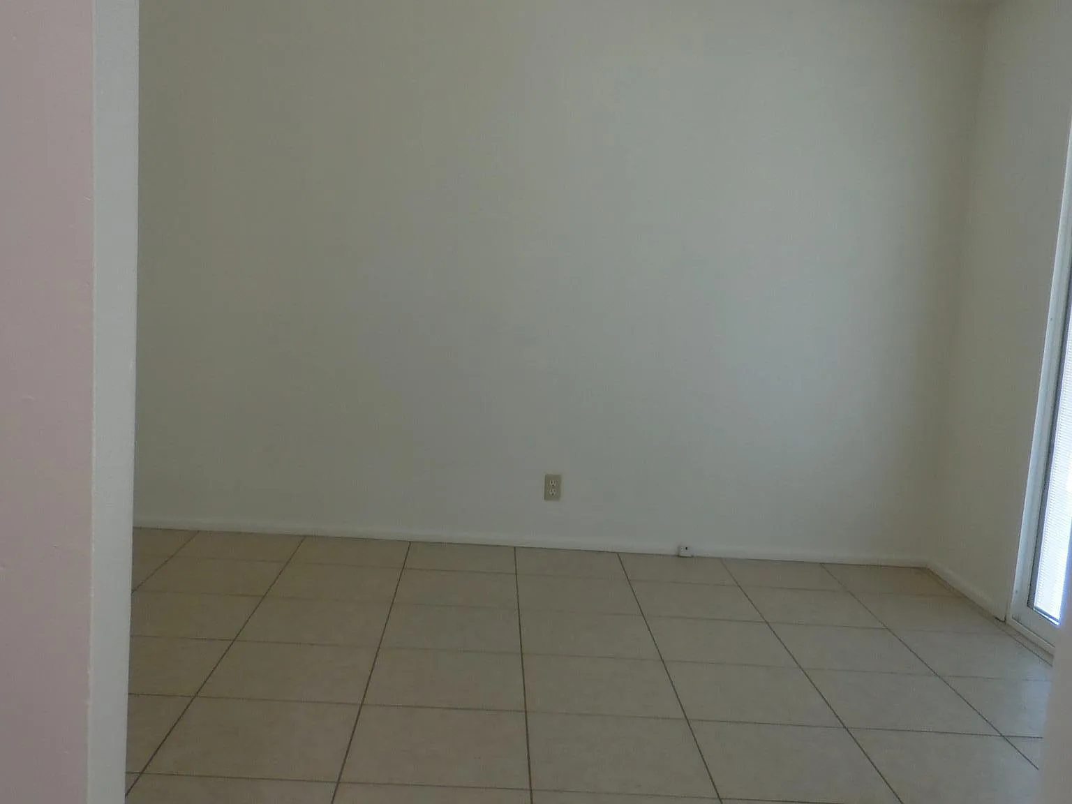 1305 E Don Carlos Avenue — Photo 4