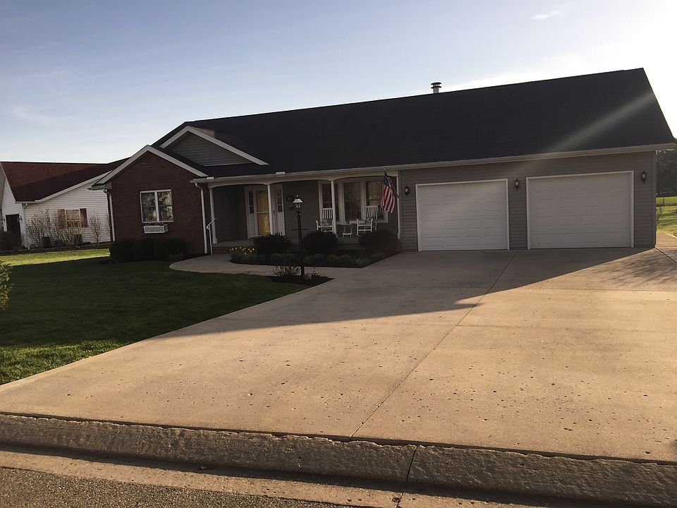 1st image of 425 Spring Valley Dr