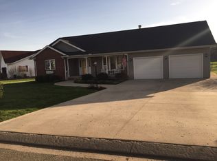 425 Spring Valley Dr, Zanesville, OH 43701