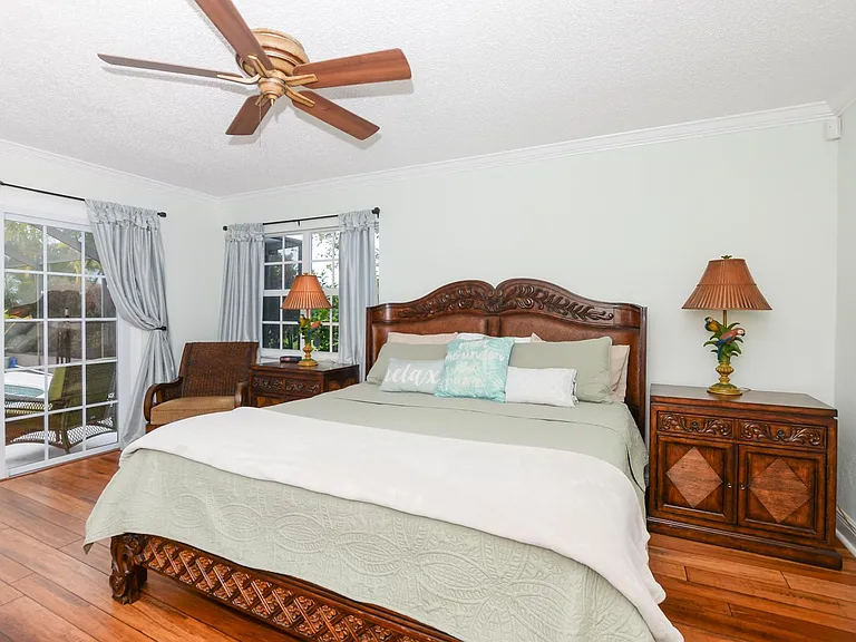 4051 NE Breakwater Dr — Photo 42