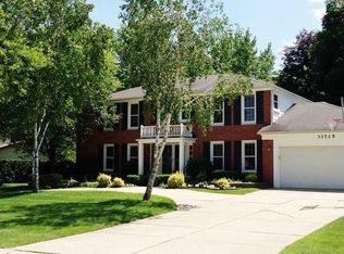 33715 Old Timber Rd, Farmington Hills, MI 48331