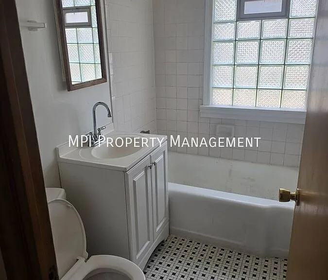 332 N 75th St #7 — Photo 3