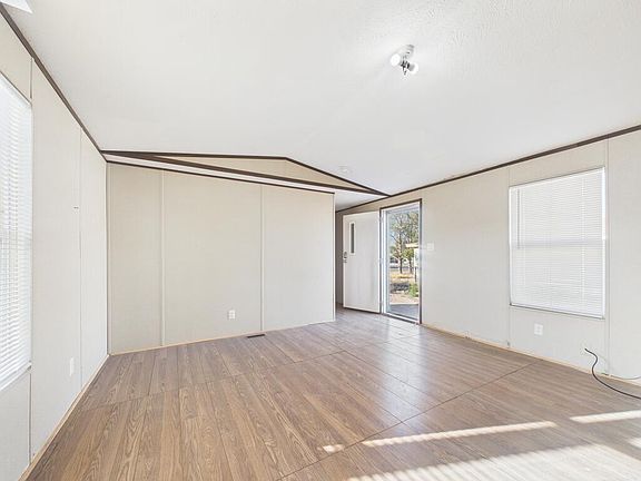 4th image of 409 E D St