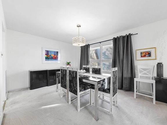 4th image of 1544 Heather Hill Cres