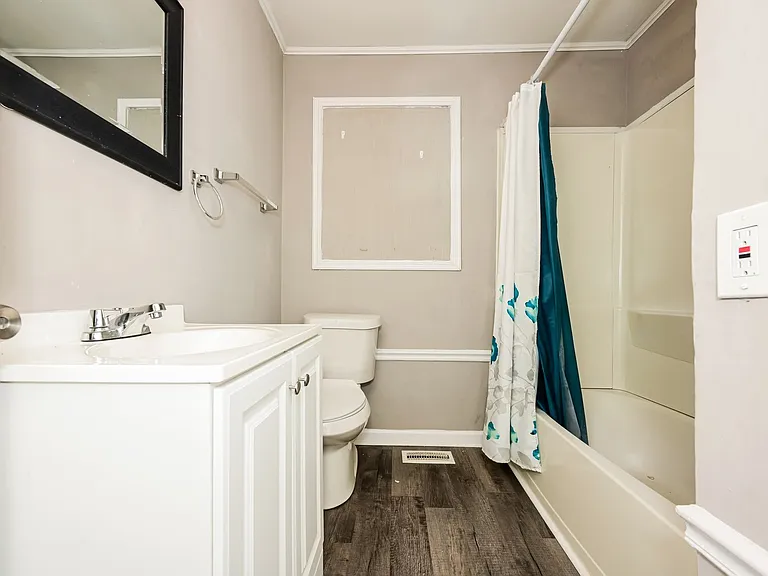 1511875_025_main_bathroom_12912000.jpg