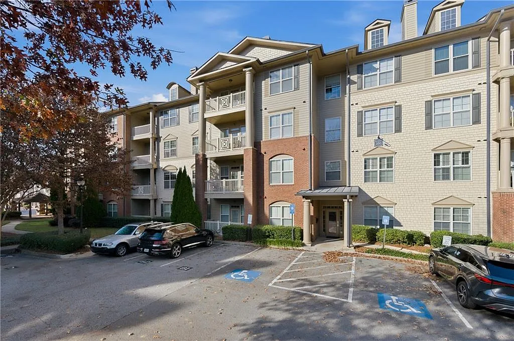 2 bed, 2.0 bath, 1175 sqft, $2,100 — Photo 1