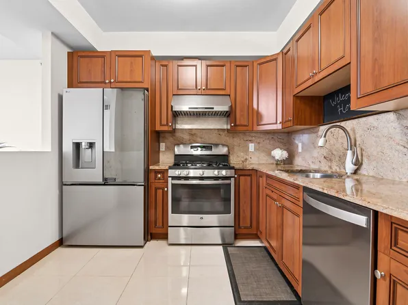 842 Ocean Parkway image 3 of 12