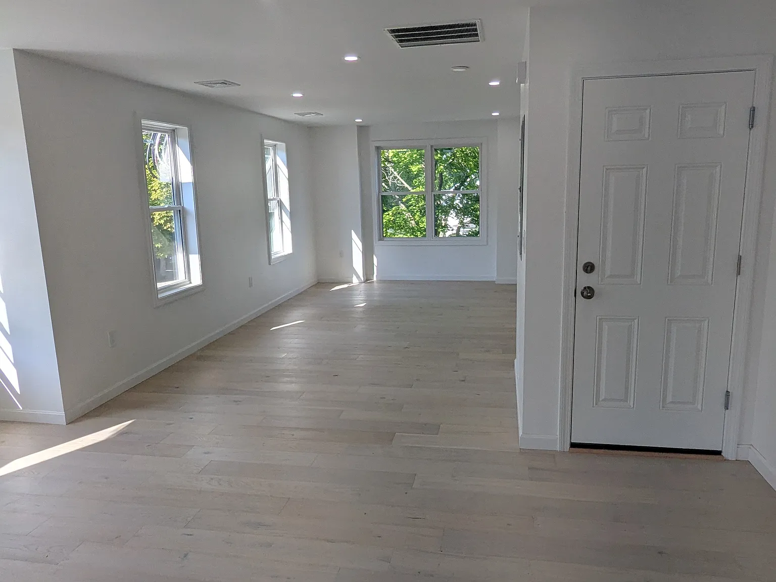 2 bed, 1250 sqft, $3,100 — Photo 2