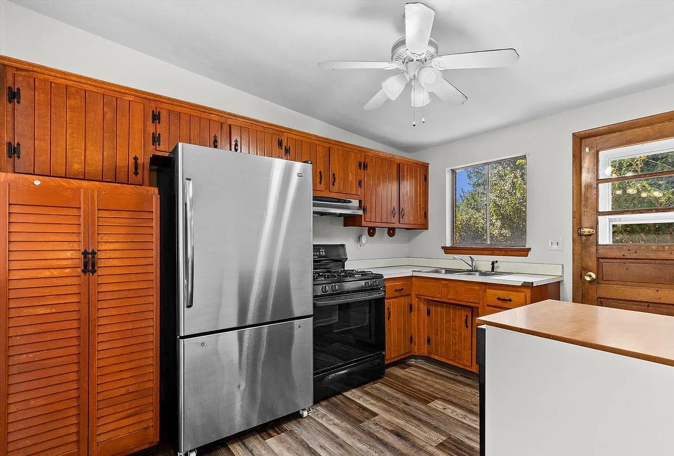 3 bed, 1250 sqft, $1,599 — Photo 3