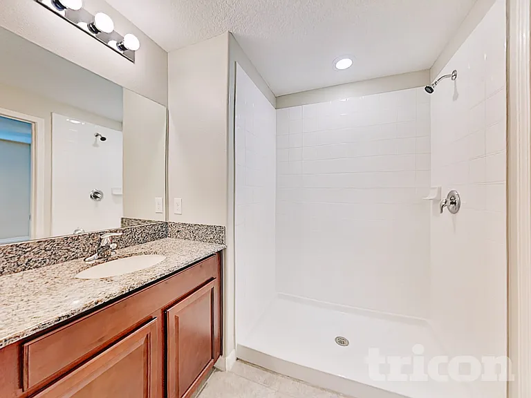 1724 Broad Winged Hawk Dr — Photo 35