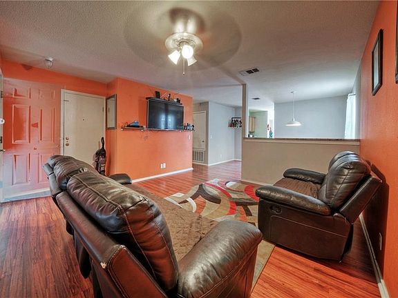 4th image of 15021 Bigelow Dr