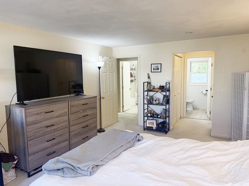 1st image of 14 Kings Ct #14A