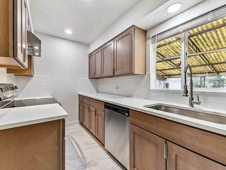 1325 Lansing St — Photo 6