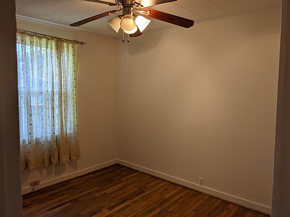 4th image of 2943 Rosemary Ln