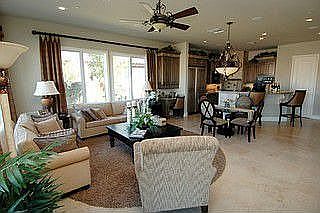 FAMILY ROOM / KITCHEN