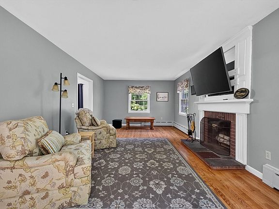 2nd image of 11 Foster St