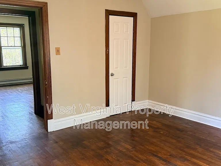 102 Temple St — Photo 23