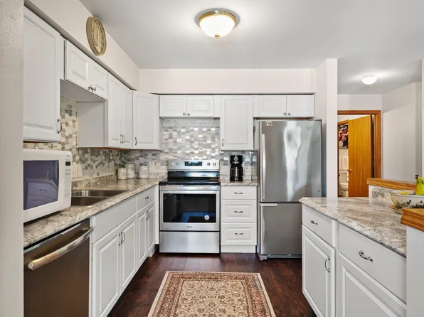 964 Rockefeller Ln, Madison, WI 53704