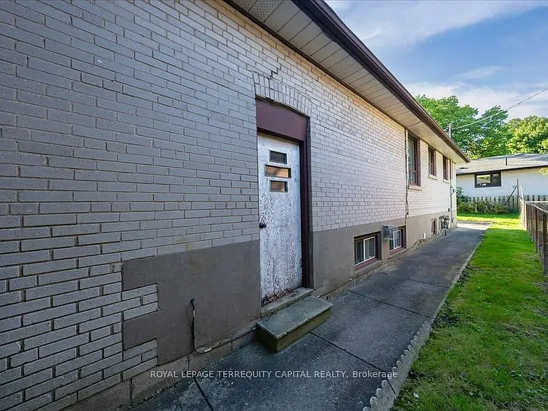 65 Glenmanor Dr #LOWER — Photo 16