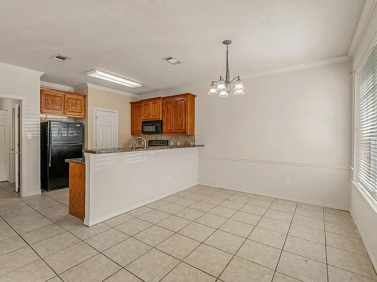 304 Forest Dr — Photo 8