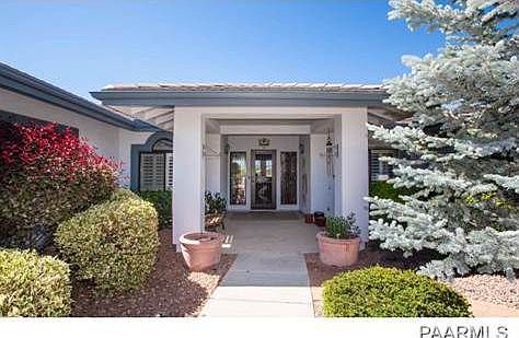 Beautiful Entry & Porch