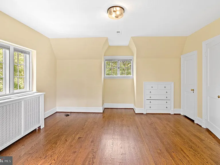 7704 Crossland Rd — Photo 37