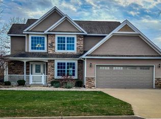 9893 Crystal Ln, Freeland, MI
