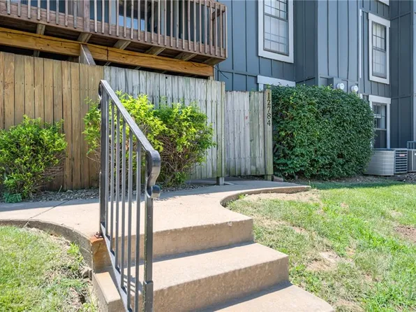 12784 W 110th Ter, Overland Park, KS 66210