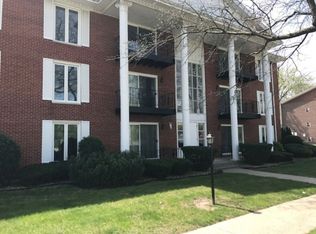 5641 W 103rd St APT 101, Oak Lawn, IL 60453