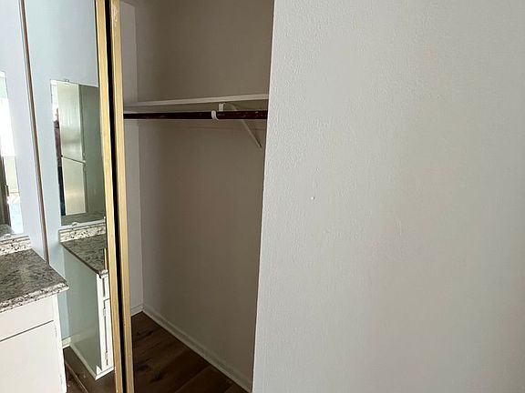 4th image of 400 S Kingsley Dr APT 214