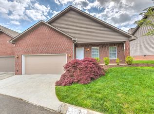 63 Riverview Dr, Oak Ridge, TN 37830