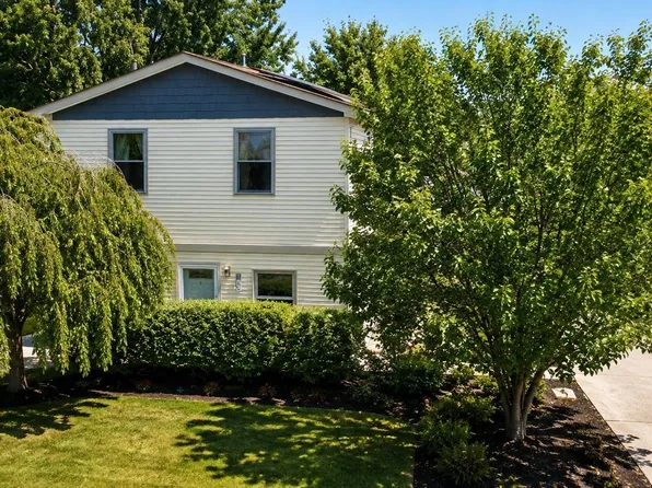 37886 Sunnybrook St, Harrison Township, MI 48045