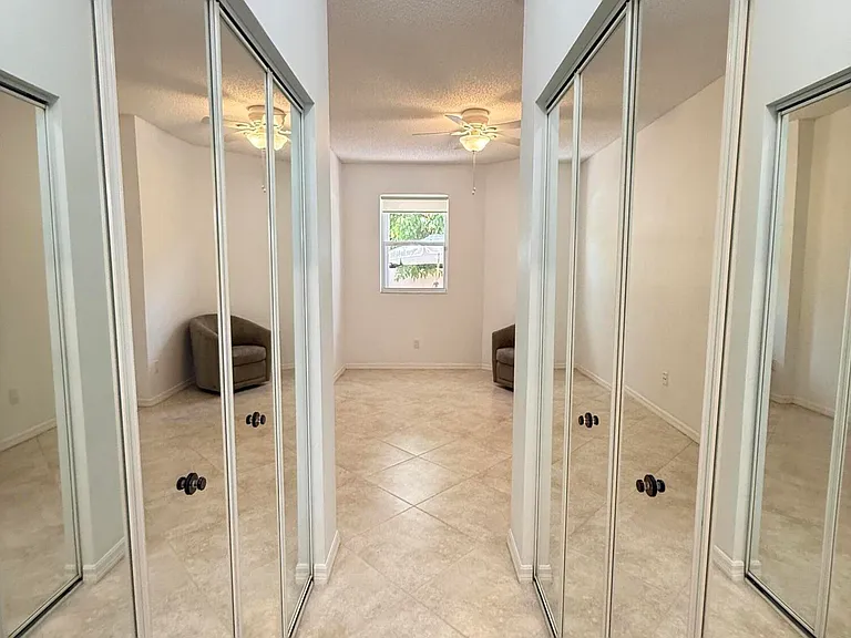 225 N Lakeshore Dr — Photo 47