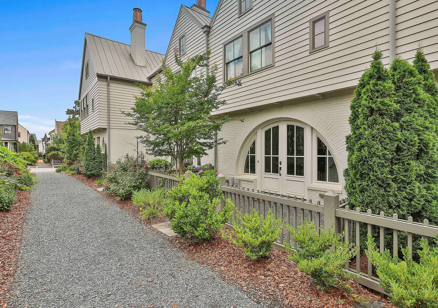 3bd Trilith Townhome with 2 Car Garage — Photo 2